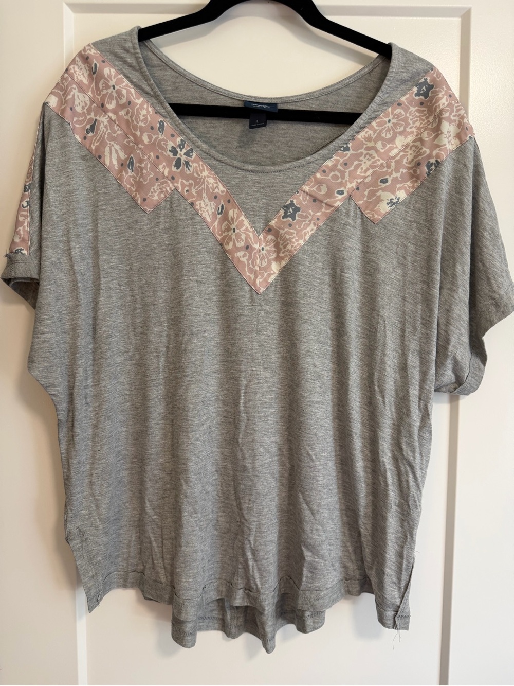 Daytrip Gray Short-Sleeve Tee with Pink Floral V-Inset